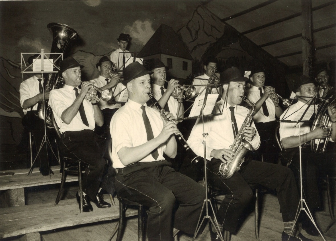 Das war im Jahre 1961: Und noch hiessen die heutigen Burgfluh-Musikanten «Jägerm...
