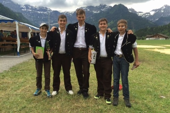 David Zimmermann (mit Zweig), Chlous Burri, Christian Röthlisberger (SK Boltigen), Chrigel Burri , Timo Zimmermann.