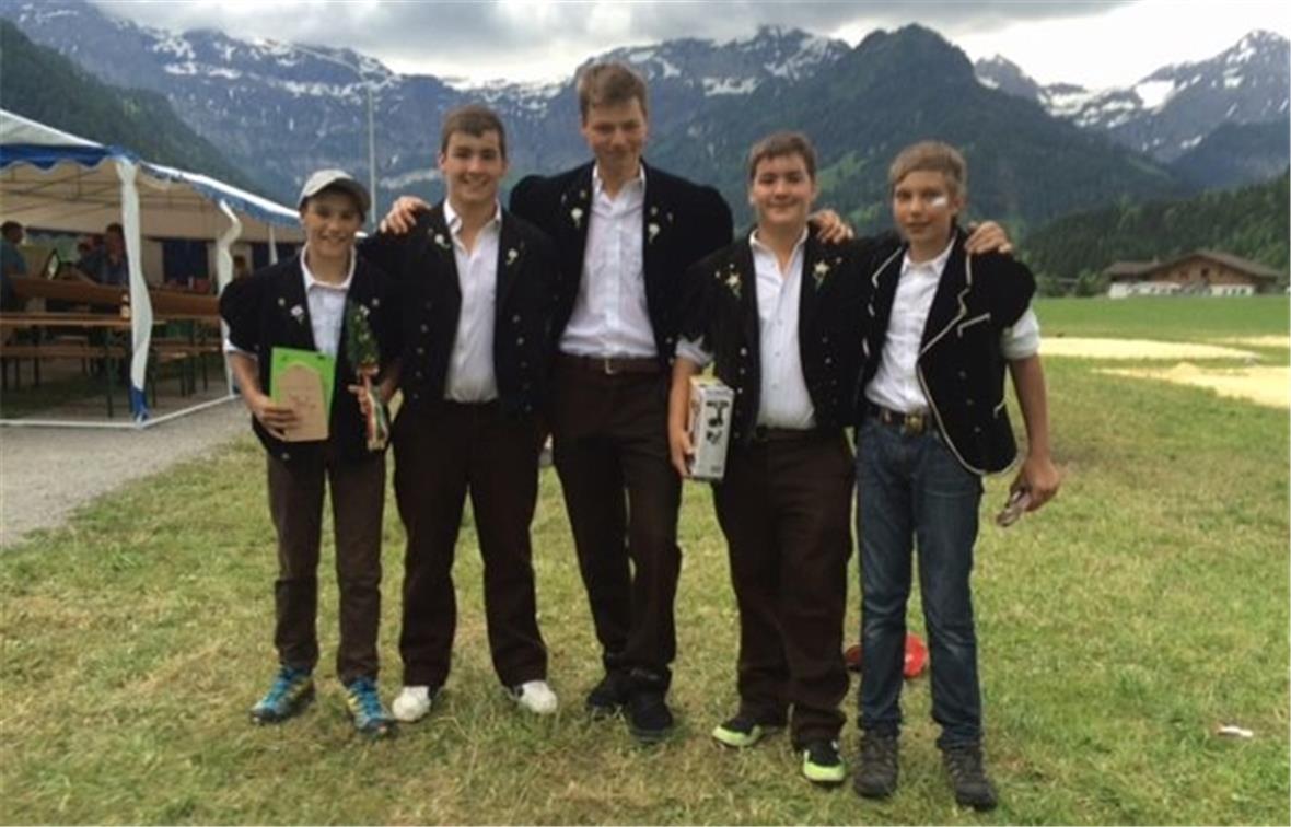 David Zimmermann (mit Zweig), Chlous Burri, Christian Röthlisberger (SK Boltigen), Chrigel Burri , Timo Zimmermann.