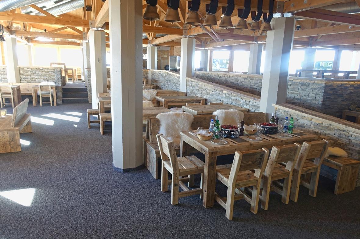 Dem Innenbereich des Saanerslochgrat-Restaurants ist ein neues Aussehen verpasst...