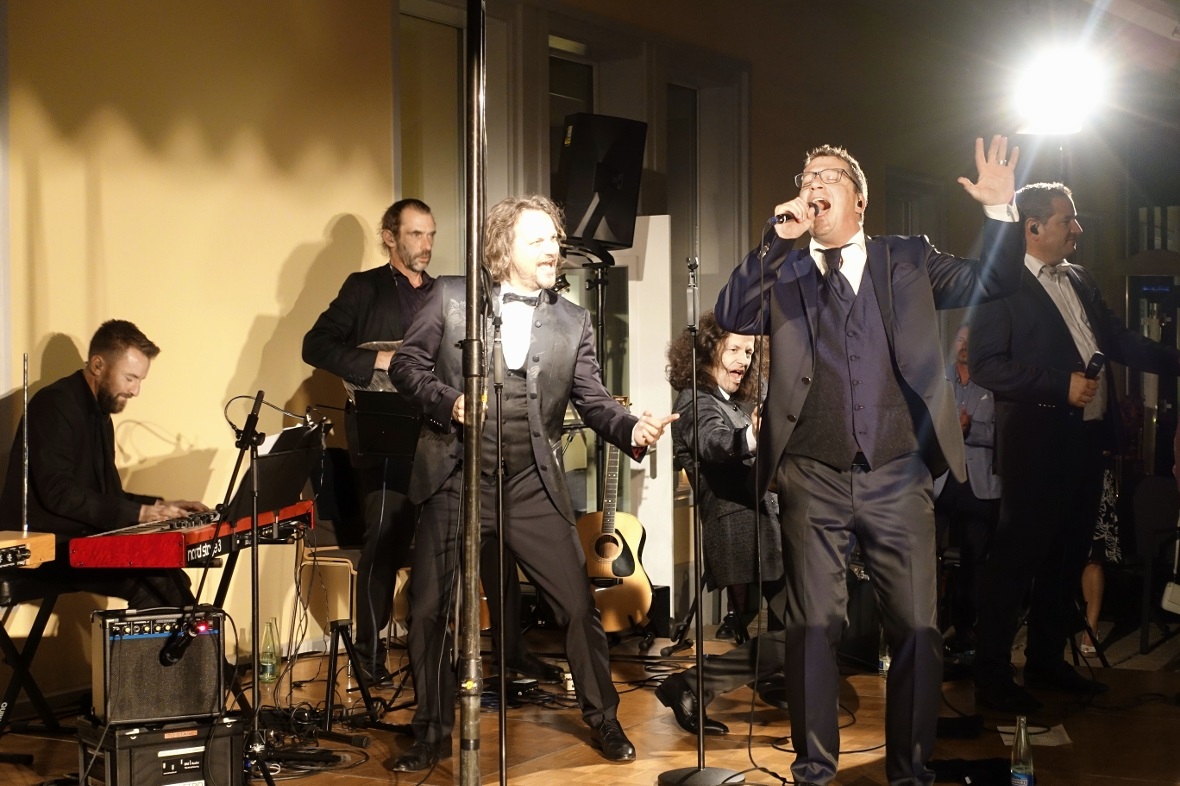 Dem Publikum wurden Welthits, aber auch schweizer Lieder präsentiert.