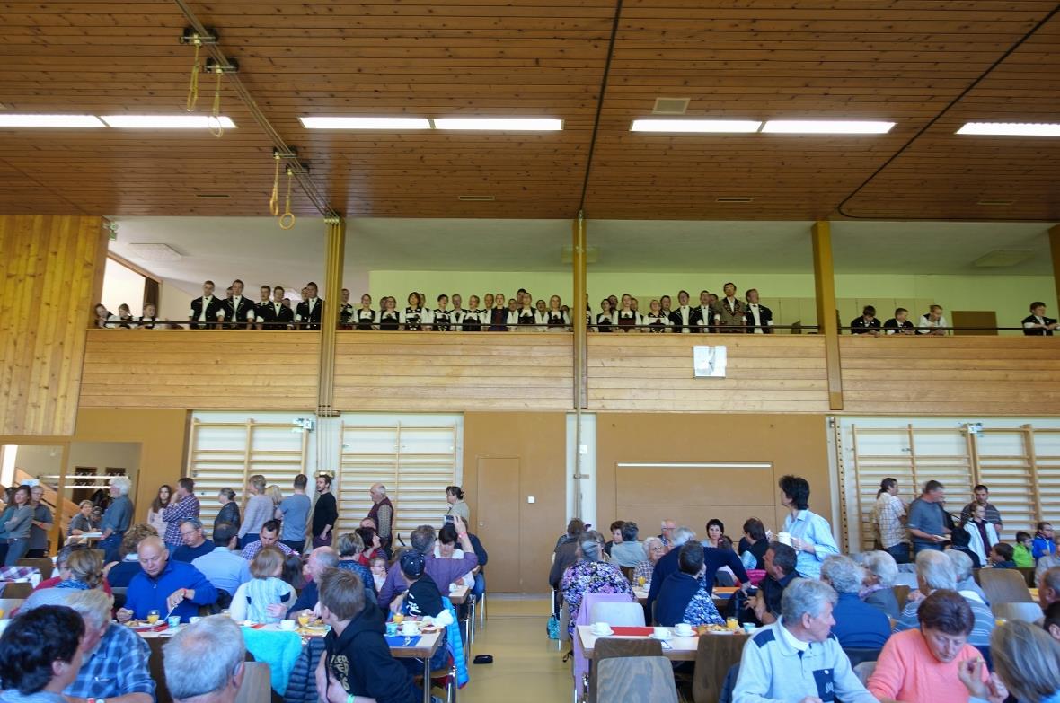 Den Auftakt machte das Jugend-Jodel-Projekt Unspunnen ungewohnt vom Balkon mit «...