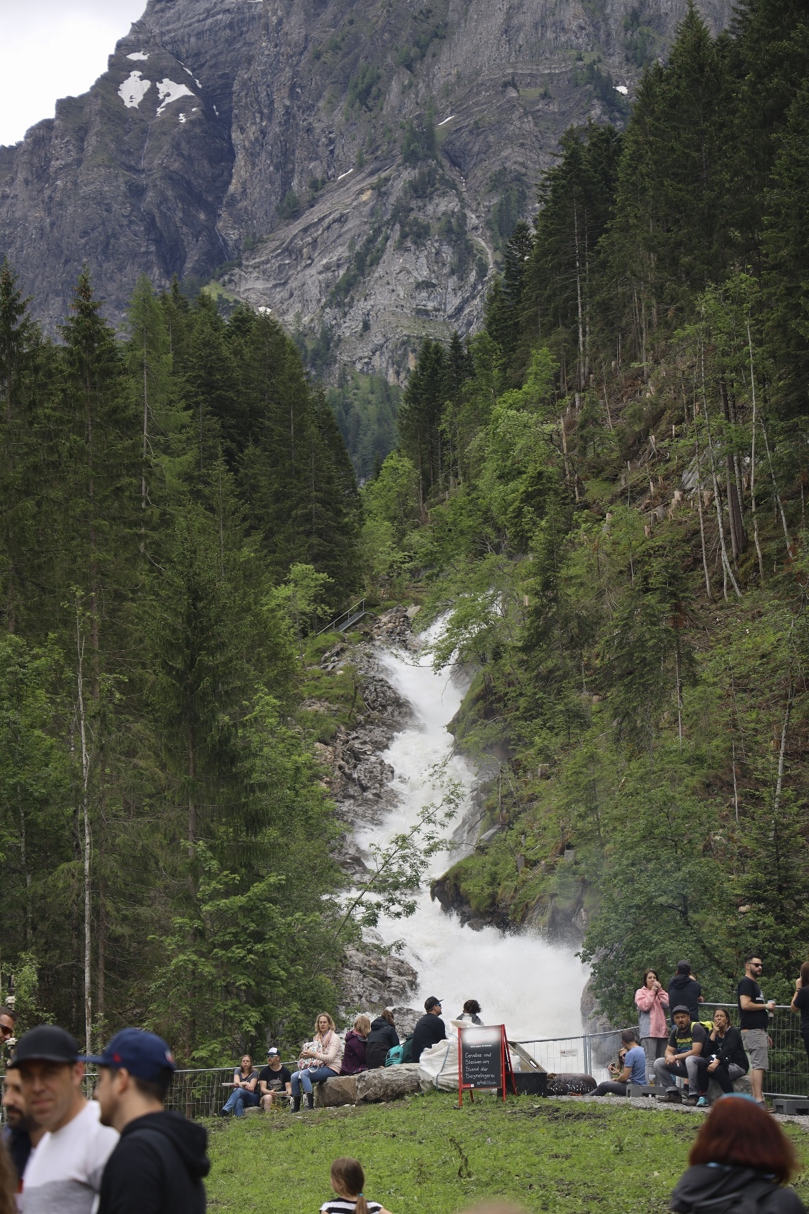 Den Regen von gestern bringt die Simme noch