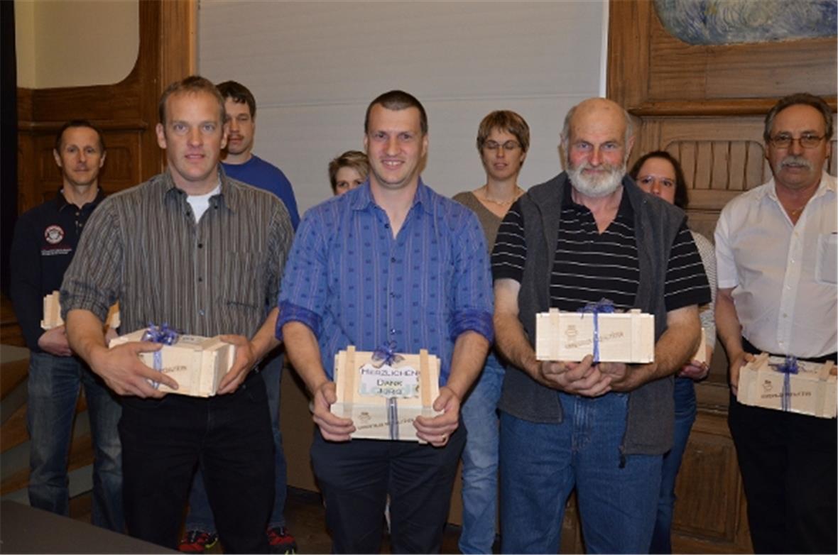 Den treuen Mitarbeitenden mit fünf, zehn und fünfzehn Dienstjahren wurde mit einem Geschenkkistli speziell gedankt.