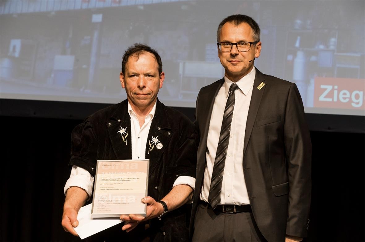 Der 2. Rang (Fr. 400) in der Kategorie Ziegenweichkäse (100% Ziegenmilch), ging an die Alp Kiley, Gemeinde Schwenden im Diemtigtal: Ueli Zaugg und Markus Hobi (Jury-Vorsitz).