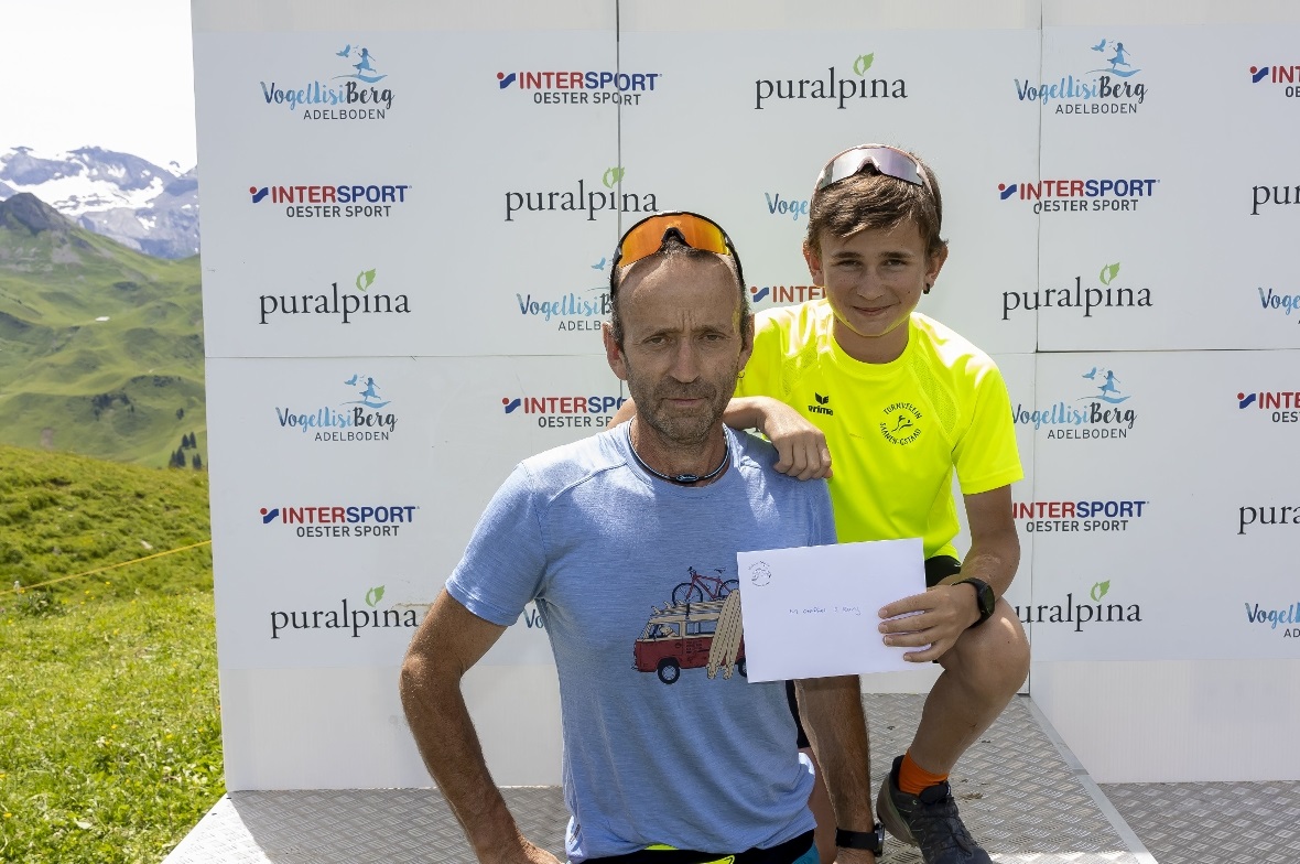 Der 52-jährige Zweisimmner Stephan Zeller lief mit seinem 13-jährigen Sohn Jonas beim Staffellauf Herren auf den zweiten Rang.