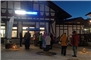 Der Apéro der Dorforganisation Zweisimmen fand Ende 2025 am Bahnhof statt.