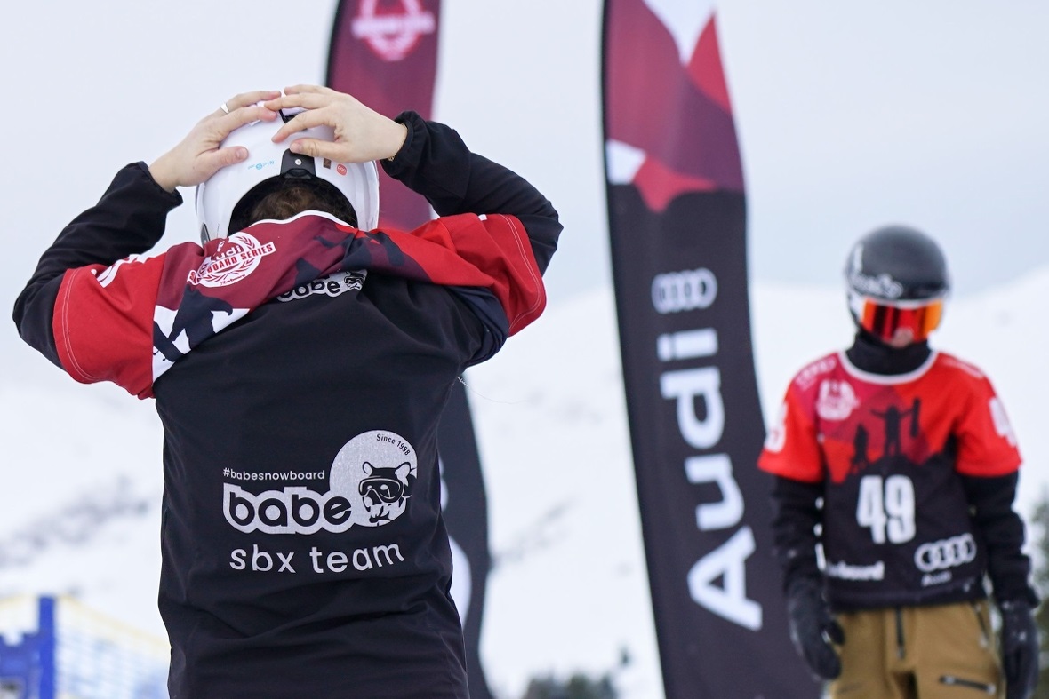 Der Berner Snowboardverband (BABE) konnte mit vielen Nachwuchsathleten am Betelb...