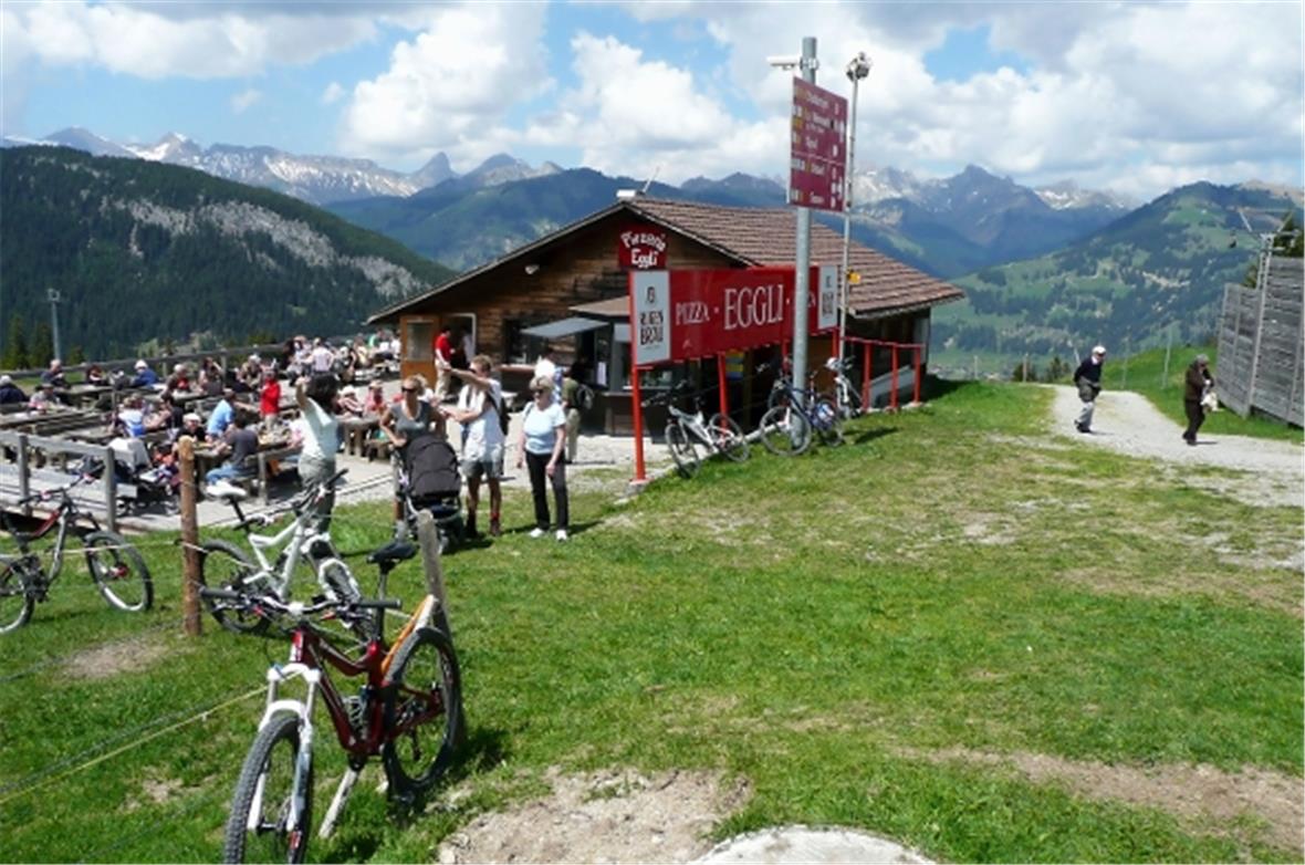 Der Betrieb der Gondelbahn Gstaad–Eggli wird gesamten Sommer 2013 ruhen. Somit können die Gäste nicht mehr mit der Bahn hinauf fahren.