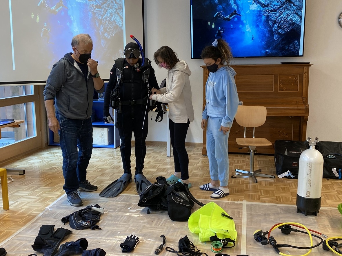 Der Bleigurt wird angezogen.