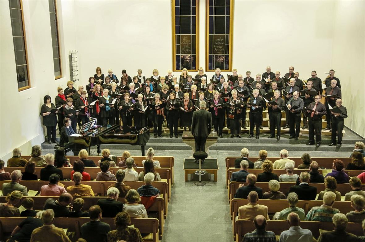 Der Cantarte Chor in der reformierten Kirche Lenk 2018.