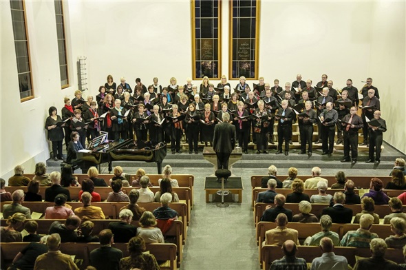 Der Cantarte Chor in der reformierten Kirche Lenk 2018.