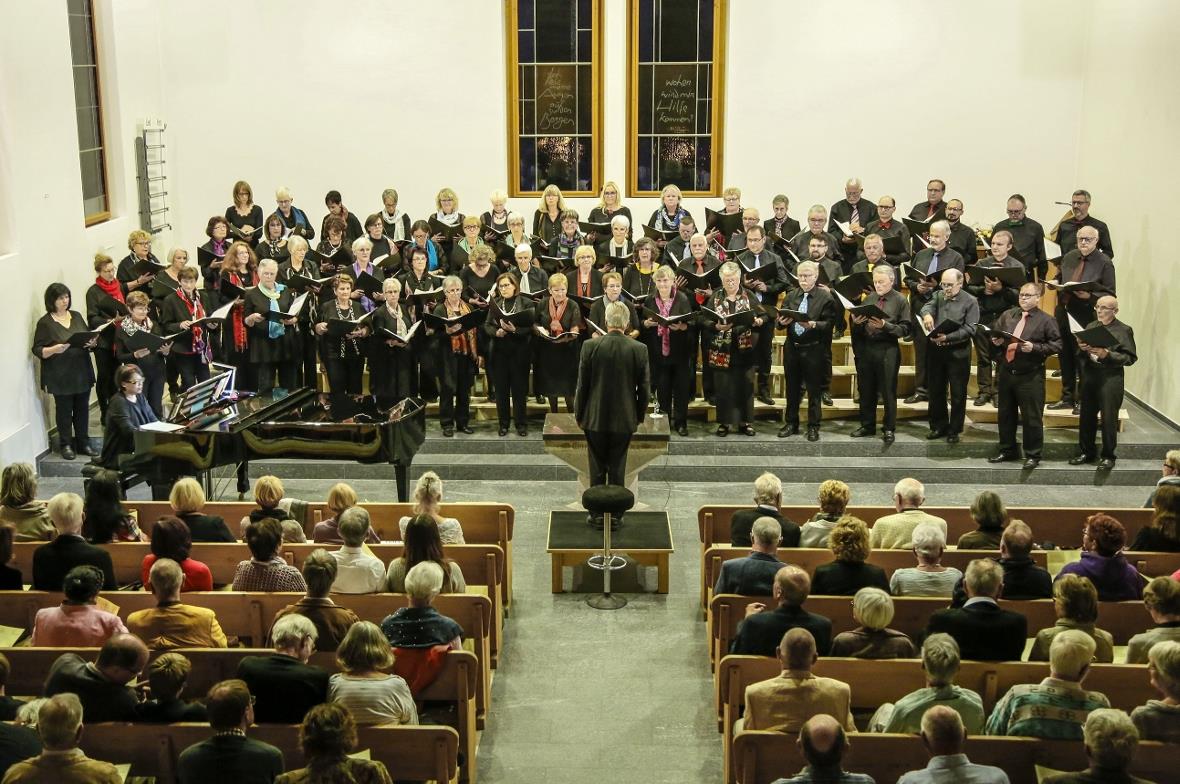 Der Cantarte Chor in der reformierten Kirche Lenk 2018.