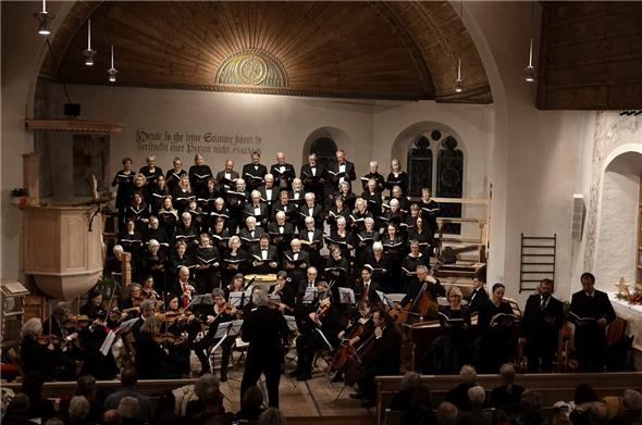 Der Cantate Chor Zweisimmen mit Orchester und Solistenquartett zog unter der Leitung von Klaus Burkhalter das Publikum mit dem Händel-Oratorium «Der Messias» in seinen Bann.