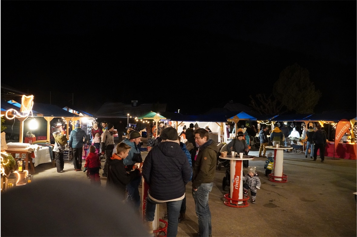 Der Chlousemärit ist ein Treffpunkt für das ganze Dorf.