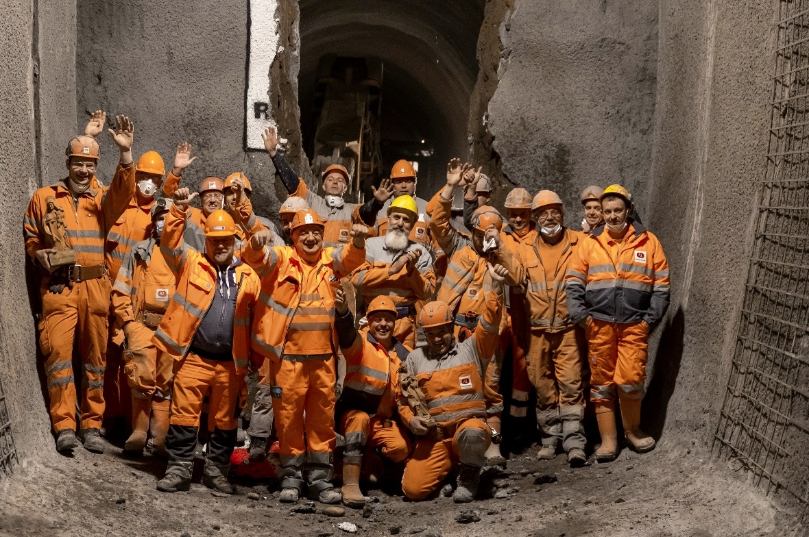 Der Durchbruch ist erfolgt. Freude herrscht, hiess es.