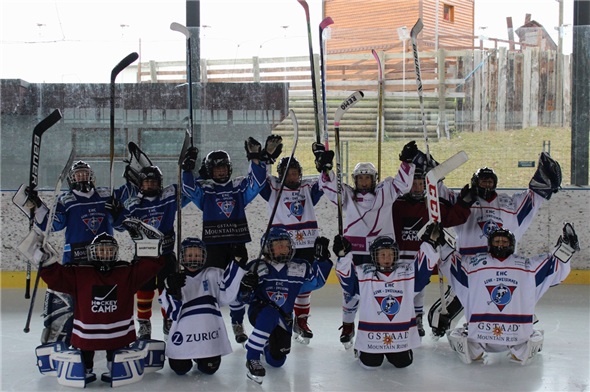 Der EHC Lenk-Zweisimmen-Nachwuchs während der Trainingswoche in Leysin.