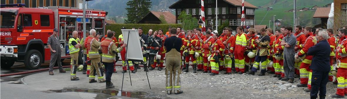 Der Einsatzleiter sowie die Klassenlehrer hatten für die Feuerwehr-Neulinge zum Abschied viel Lob und einige «Profi-Tips». Ironie des Schicksals: An diesem Ort stand am 10. Februar 2009, kurz nach 2.30 Uhr die Feuerwehr in einem Ernsteinsatz. Die leerstehende Liegenschaft wurde durch den Brand zerstört und musste abgerissen werden.