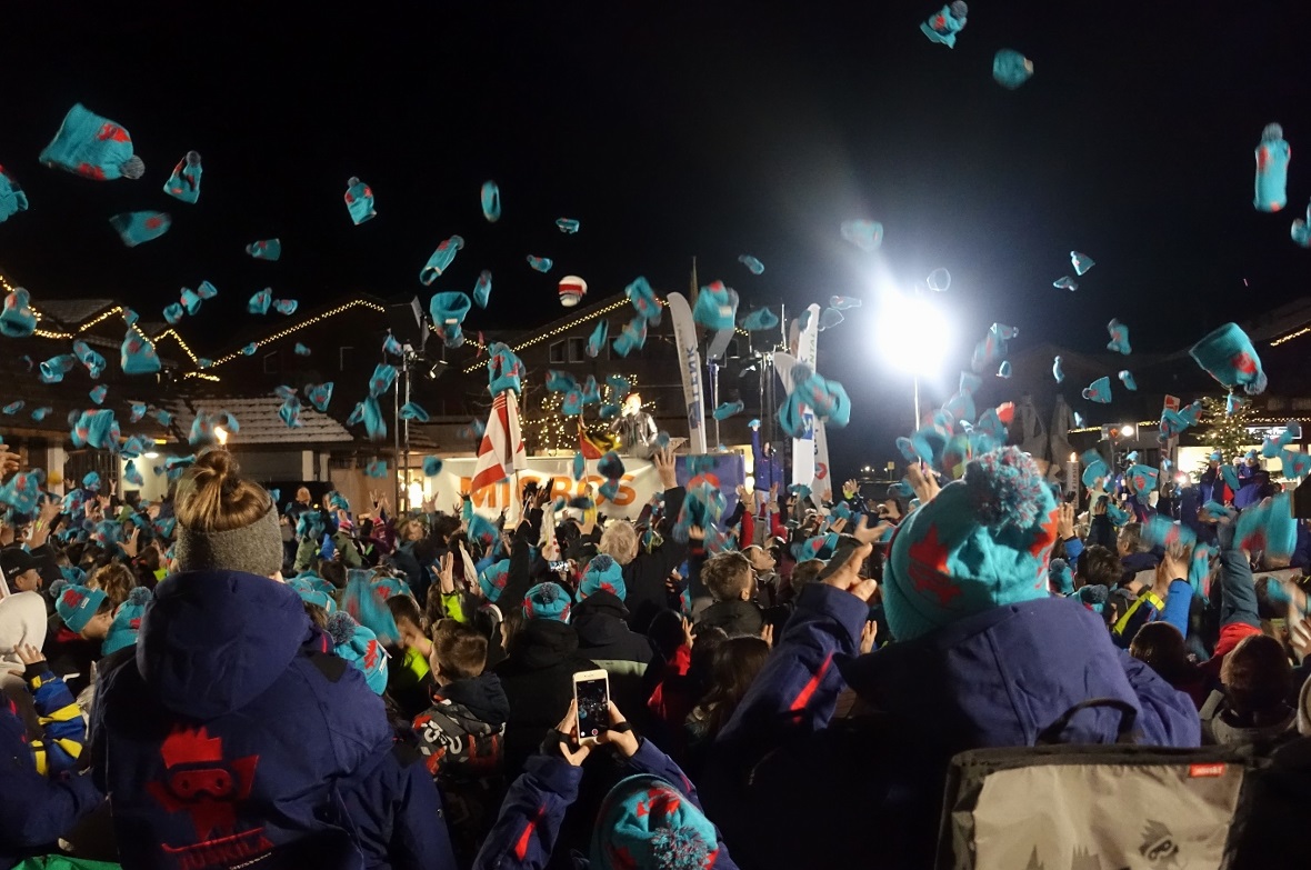 Der Entertainer Knackeboul animierte die Jugendlichen, ihre «Juskila-Hube» in di...