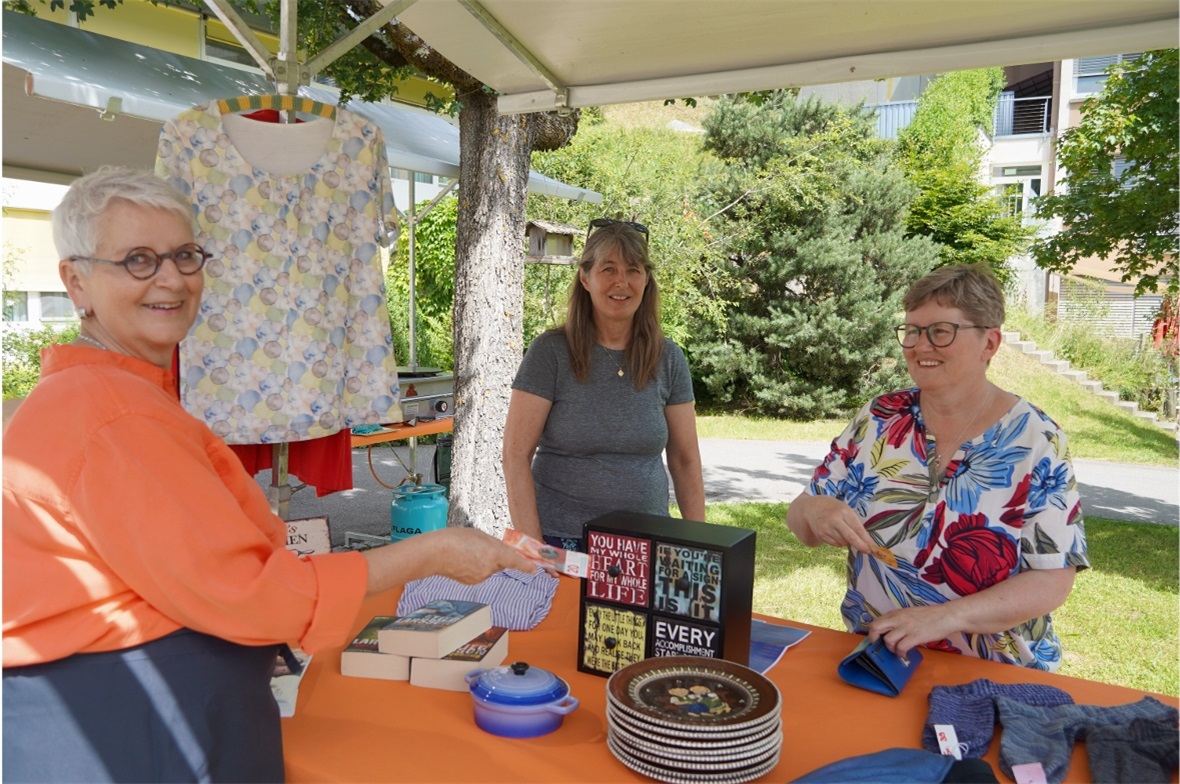 Der Frauenverein Zweisimmen präsentierte Waren aus dem Sortiment des Brocki, von...