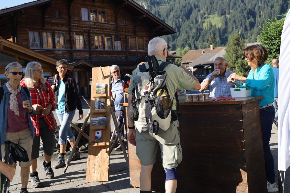 Der Früchtekorb sagte den Wanderern zu.