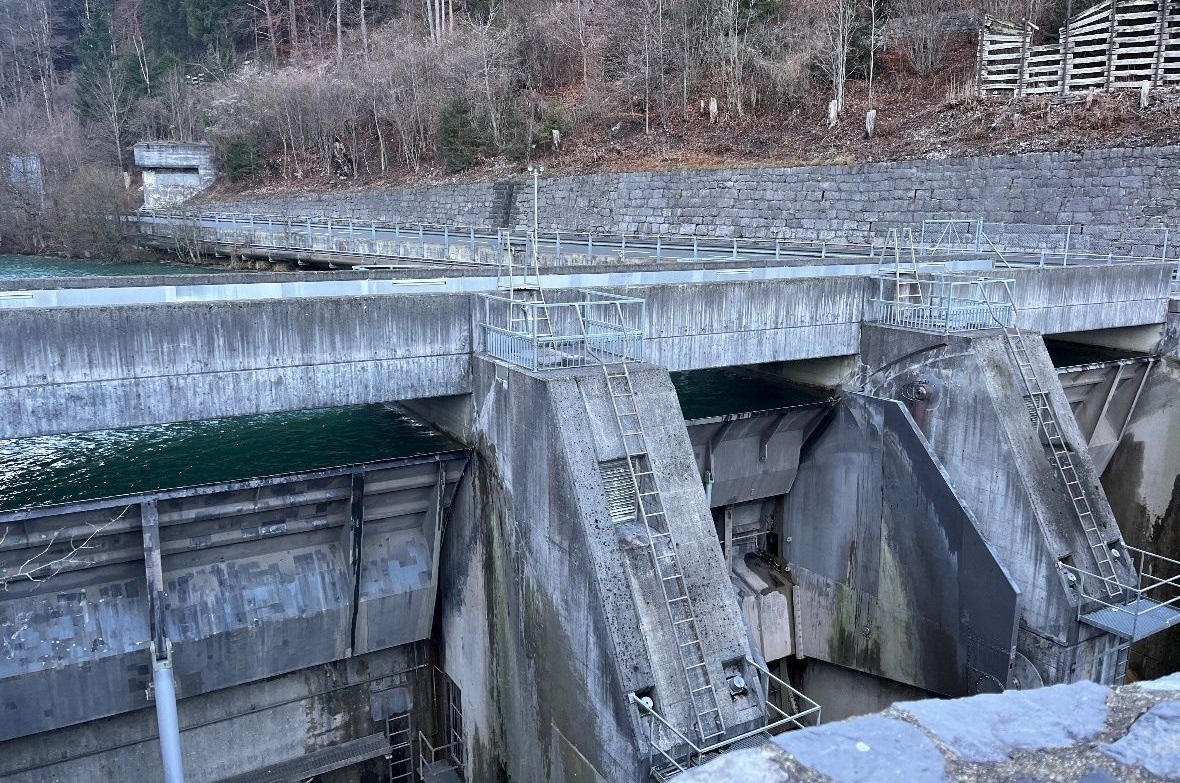 Der Gemeinderat Wimmis befürchtet bei einem Rückbau des Simmewehrs weitere Kosten für (erneute) Hochwasserschutzmassnahmen unterhalb des heutigen Wehres.