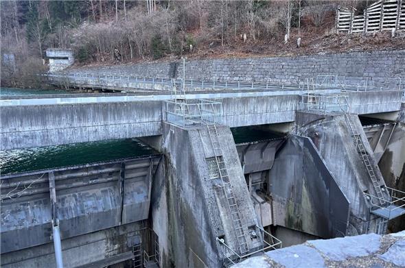 Der Gemeinderat Wimmis befürchtet bei einem Rückbau des Simmewehrs weitere Kosten für (erneute) Hochwasserschutzmassnahmen unterhalb des heutigen Wehres.