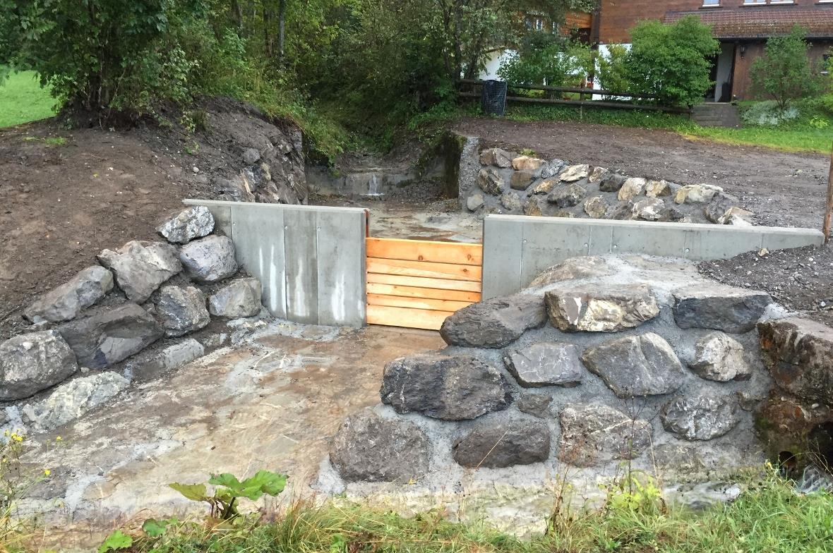 Der Geschiebesammler im Fischbächli Rothenbach ist fertig.