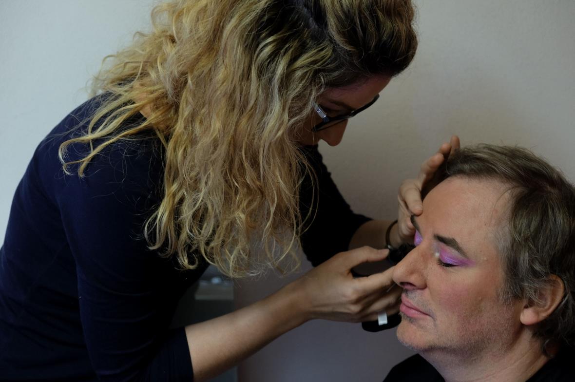 Der «Härzbluet-Präsident» Luki Frieden wurde vor der Wanderung durch die profess...