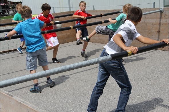 Der Humansoccer zog auch in diesem Jahr viele grosse und kleine Spieler/innen an.