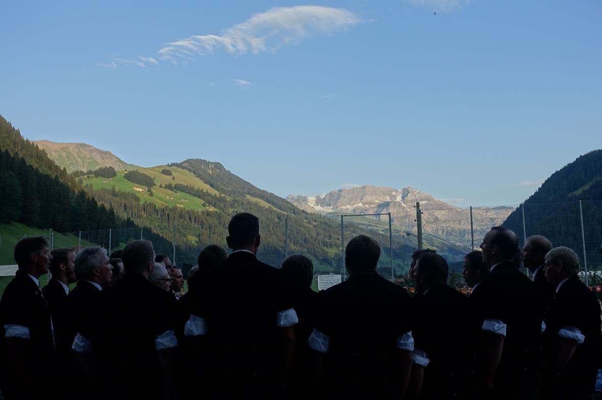 Der Jodlerclub St. Stephan sang sich in der traumhaften Bergkulisse einmal mehr ...