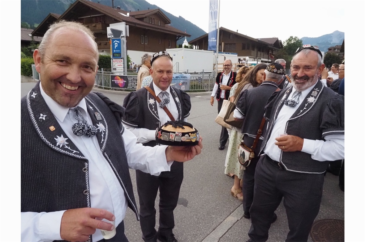 Der Jodlerklub Alphüttli ist aus Plaffeien angereist. Sie seien Nachbarn, keine ...