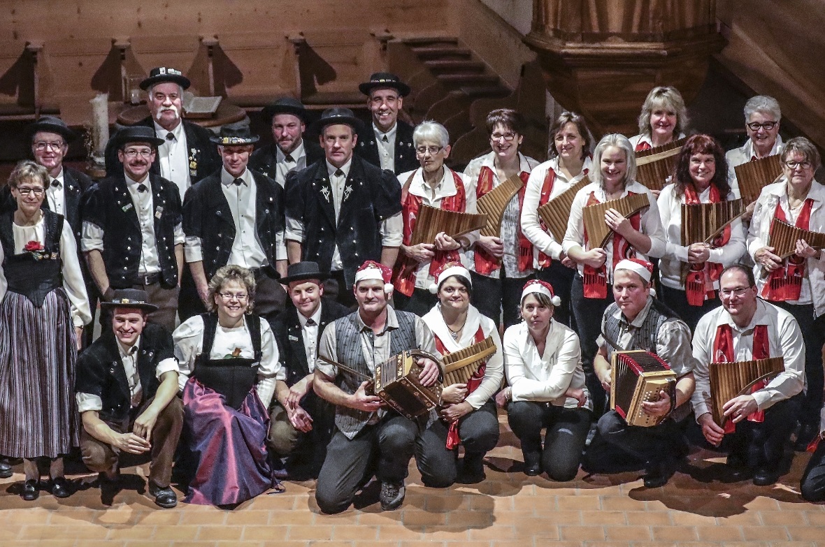 Der Jodlerklub Bärgfründe Boltigen sowie die Panflötengruppe Thun und das Projekt XS erfreuten das Publikum am Adventskonzert in der Kirche Boltigen.