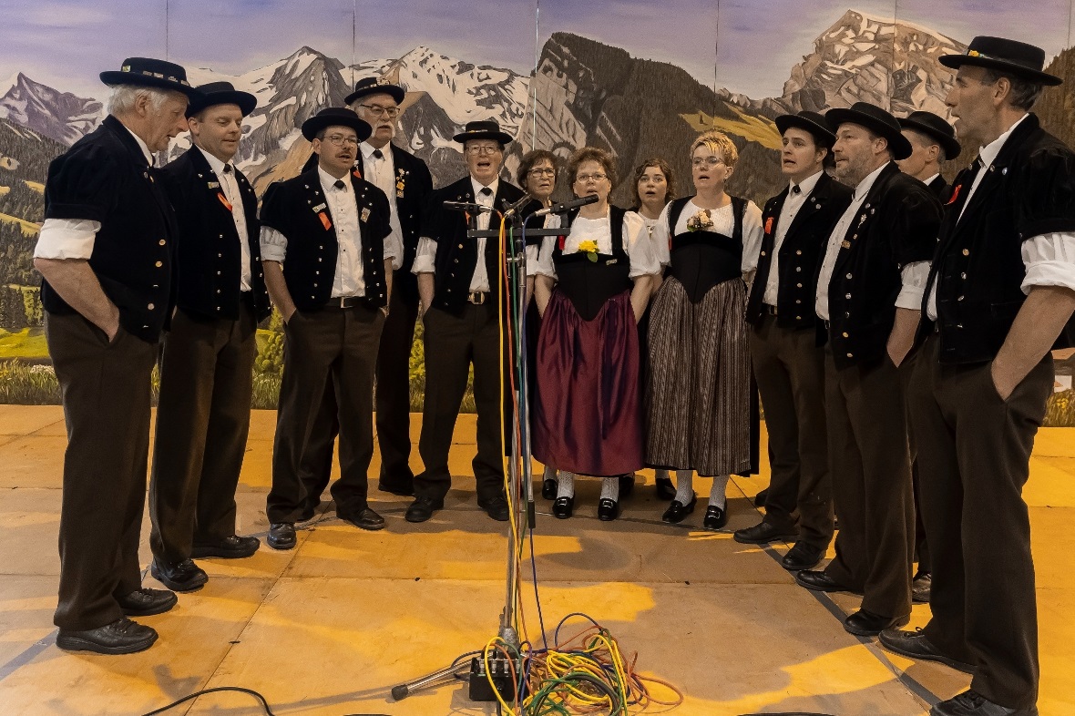 Der Jodlerklub Bärgfründe Boltigen unter der Leitung von Alice Buchs sang, «Es P...
