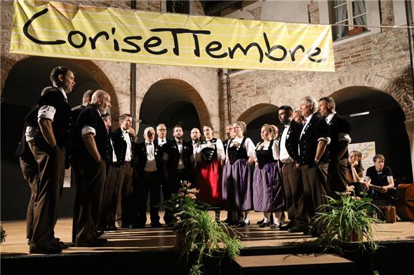 Der Jodlerklub Edelweiss Erlenbach bei einem seiner zwei Auftritte in Acqui Terme.