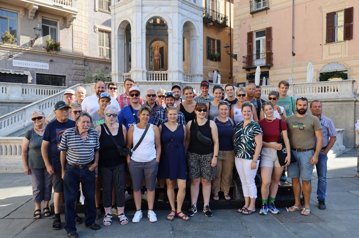 Jodlerklub Edelweiss Erlenbach trat im Piemont auf Der Jodlerklub Edelweiss Erlenbach mit Anhang unterwegs in Acqui Terme.