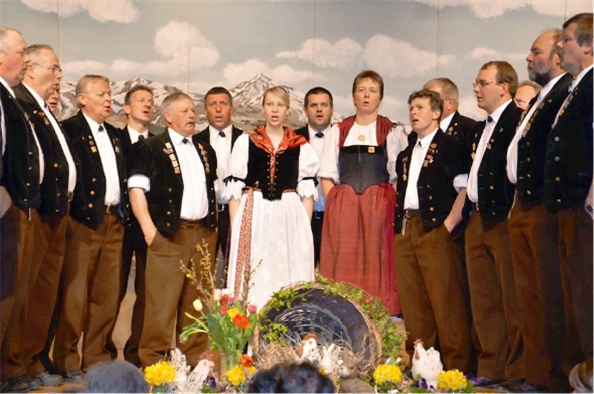 Der Jodlerklub Gruss vom Wasserngrat mit den beiden Jodlerinnen Heidi und Anita zeigte zum Stählilied «My schöni Heimat» seine Stärke.