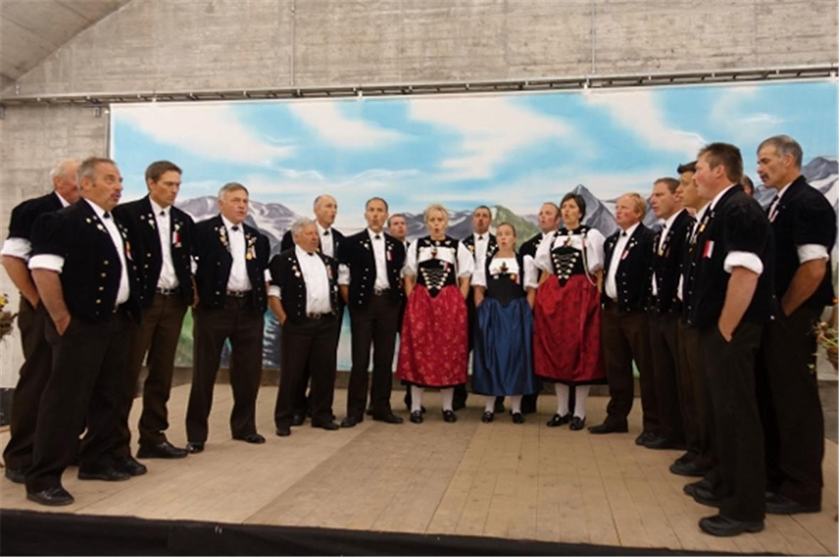 Der Jodlerklub Rinderberg Oeschseite beim Morgenkonzert.