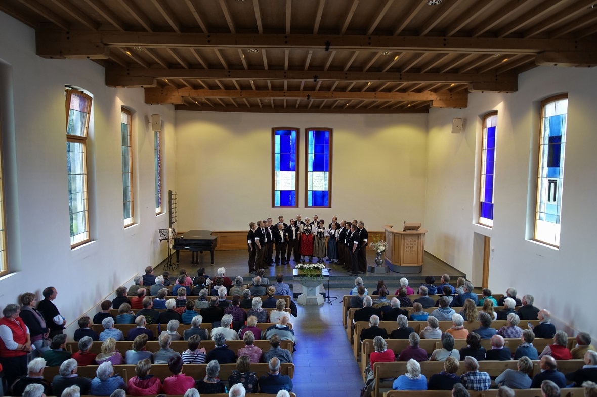 Der Jodlerklub Rinderberg-Oeschseite sang zum Abschluss des Morgenkonzerts «Chum...
