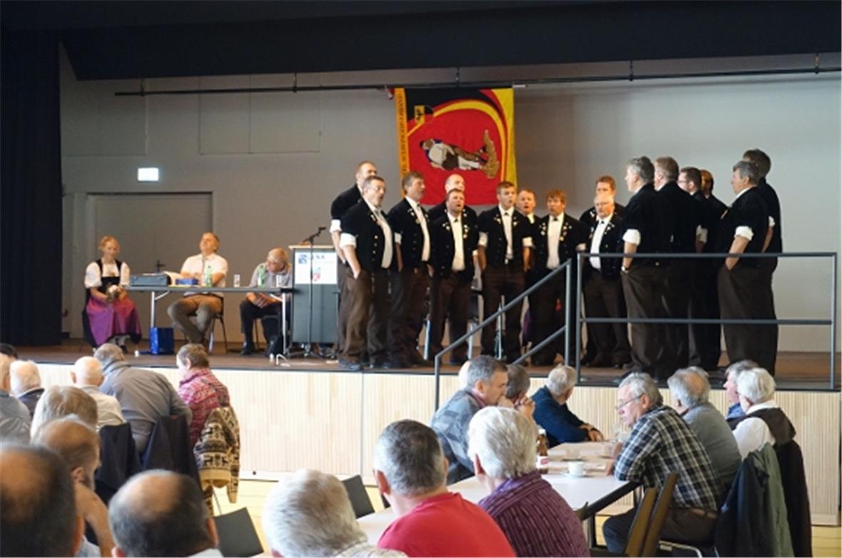 Der Jodlerklub St. Stephan erfreute die Oberländischen Schwingerveteranen mit ih...