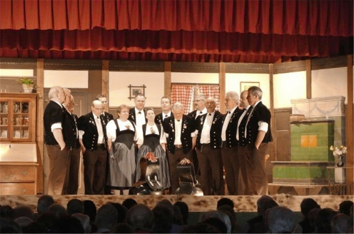 Der Jodlerklub Wimmis in der Aula Chrümig beim diesjährigen Jodler- und Theatera...