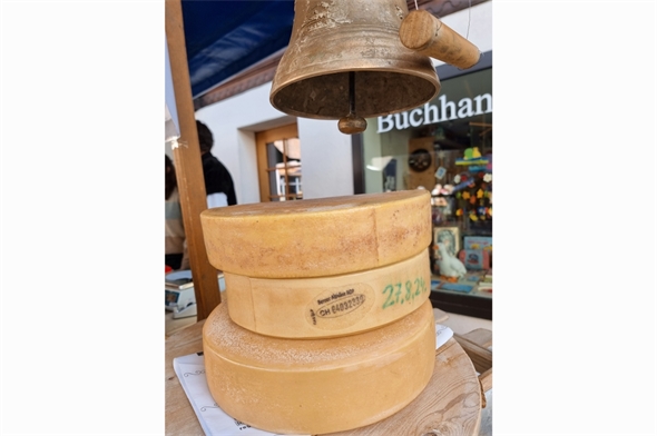 Der Käse spielte die Hauptrolle am Saaner Markt.