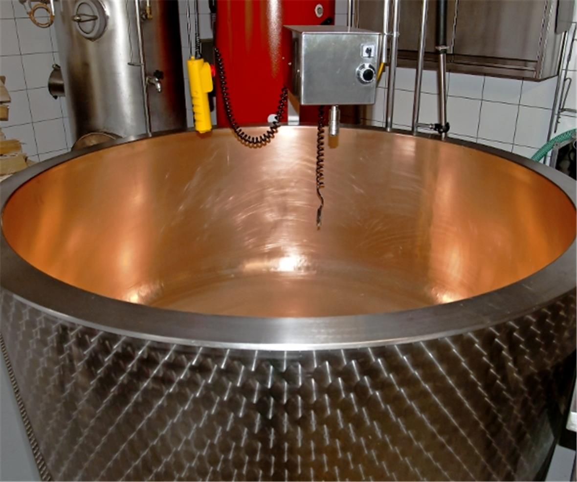 Der Käserei Kessel der neuen Käserei auf der Boden Alp fasst bis zu 1000 Liter Milch