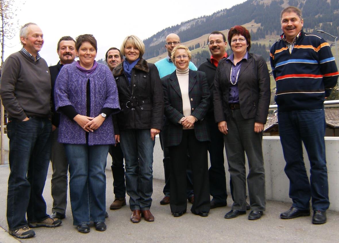 Der Lenker Gemeinderat ist wieder komplett: Christian von Känel, Albert Moor, Daniela Zeller-Gasser, Hans Walker, Marianne Hauswirth-Reichen, Jürg Ziörjen, Marianne Messerli-Lendenmann, René Müller, Barbara Bühler-Freidig, Georg Nellen. Es fehlt Hansjörg Schneider.