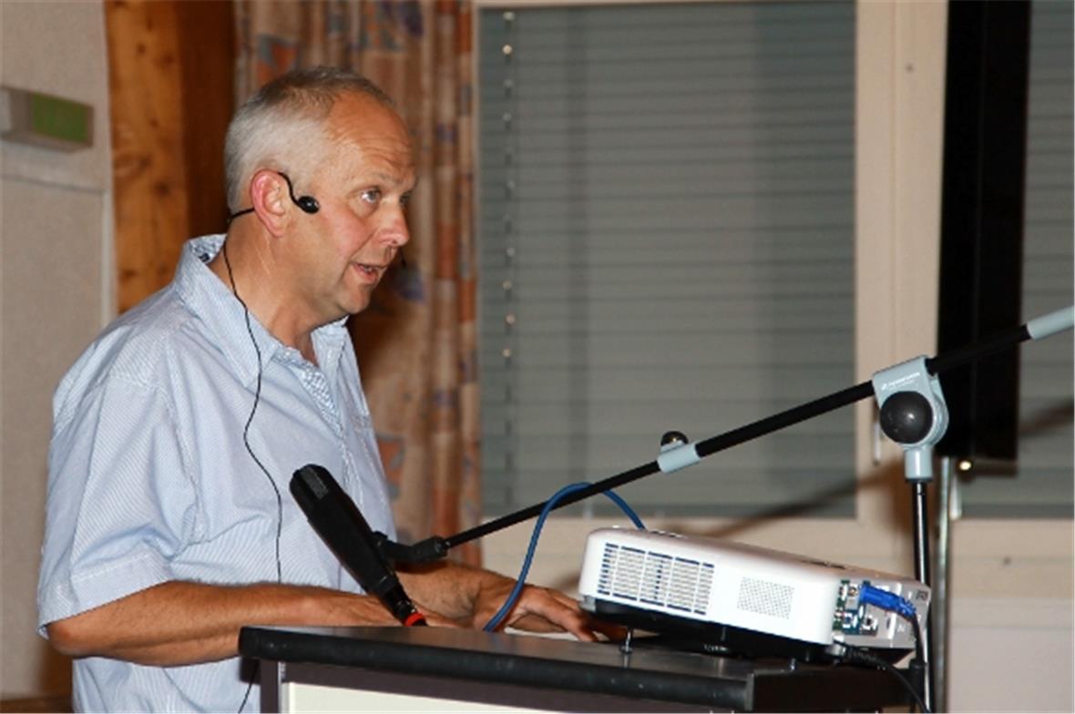 Der Lenker Gemeinderatspräsident Christian von Känel moderierte die Veranstaltung in Wimmis soverän.