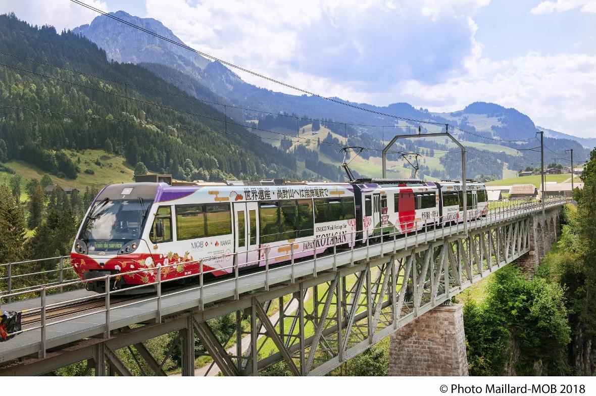 Der MOB-Zug in neuem Japan-Design.