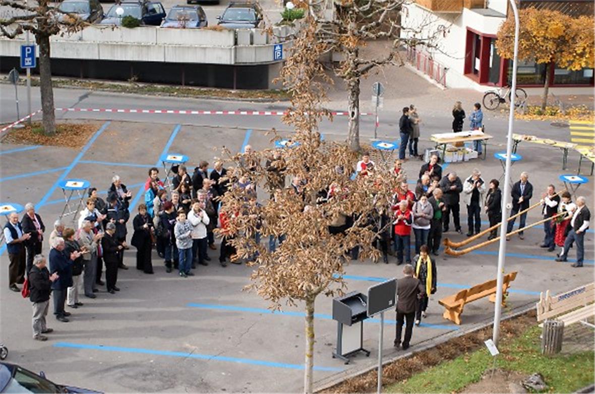 Der Mätteliparkplatz wurde am 5. November 2011 zum Oberrot-Platz. Er wurde zu Eh...