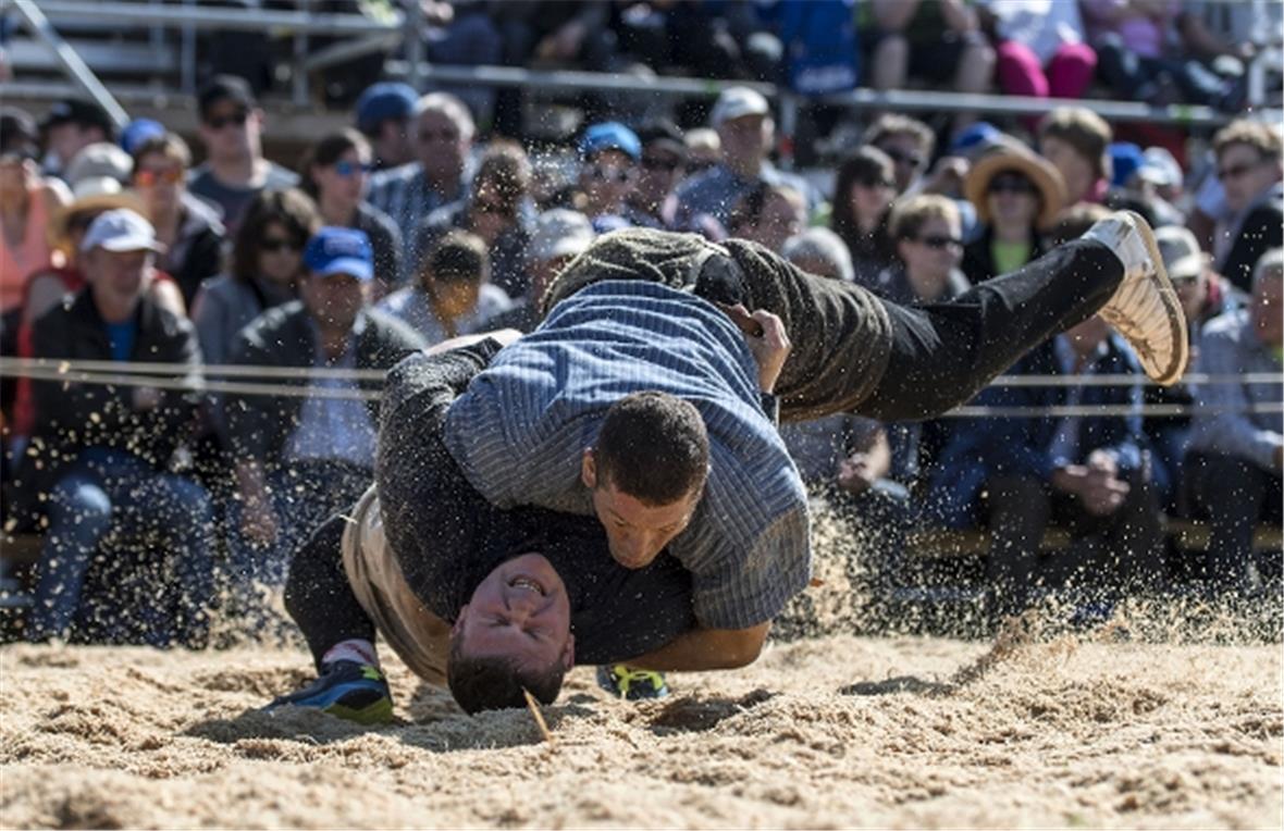Der Mattner Patrick Gobeli unterlag zwar dem Eidgenossen Hansruedi Lauper aus Gasel, war aber mit dem Festverlauf insgesamt und seinem Kranzgewinn zufrieden.