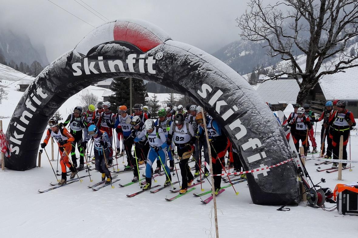 Der Moment des Starts: Die Rennläufer schiessen los.