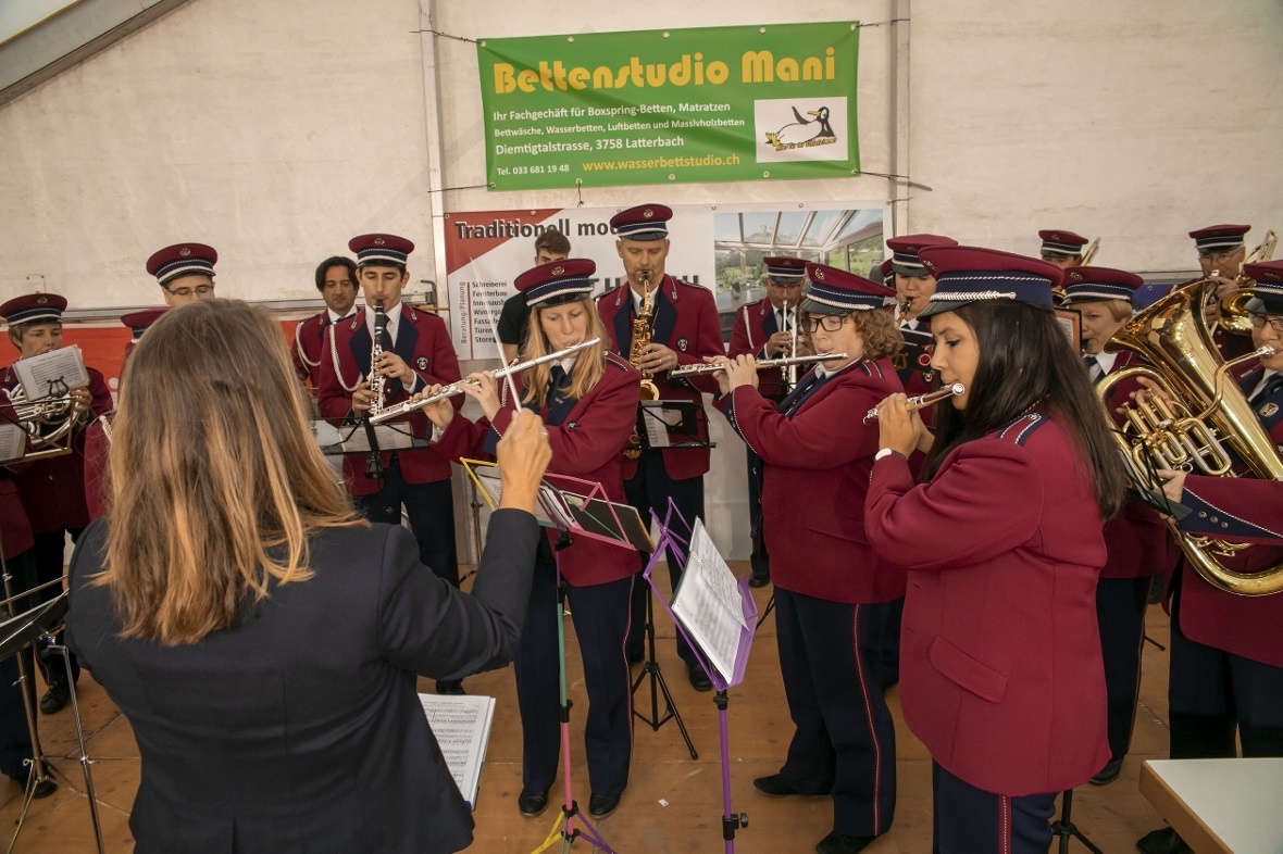 Der Musikverein Erlenbach-Diemtigtal spielte unter der Leitung von Barbara Bütik...